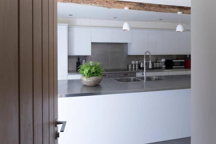 Crucis Park Estate Βίλα Cirencester Εξωτερικό φωτογραφία
